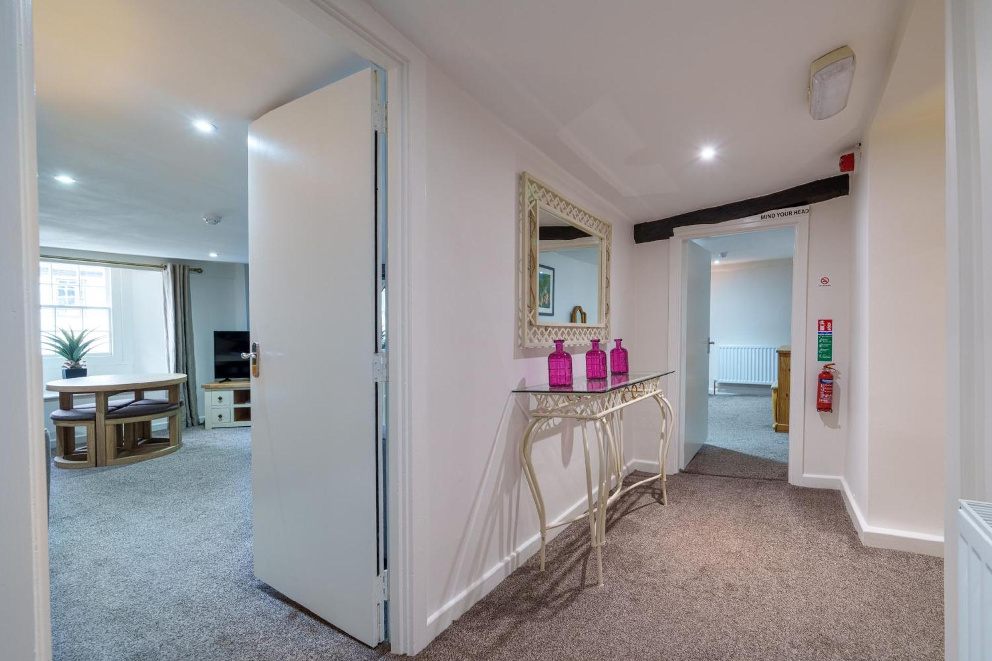Library View Apartment Кендал Экстерьер фото